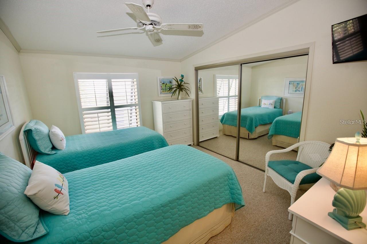 Image 12 of 29 For 701 Green Circle