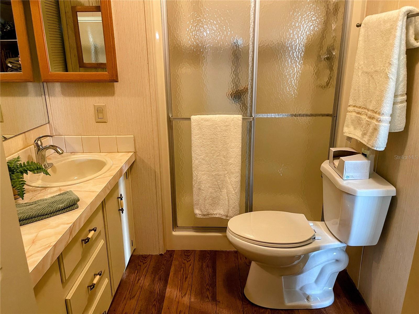 Image 17 of 29 For 701 Green Circle