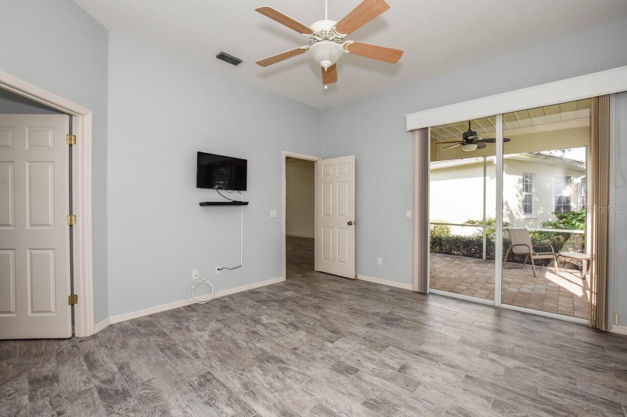 Image 16 of 63 For 834 Montrose Drive 9