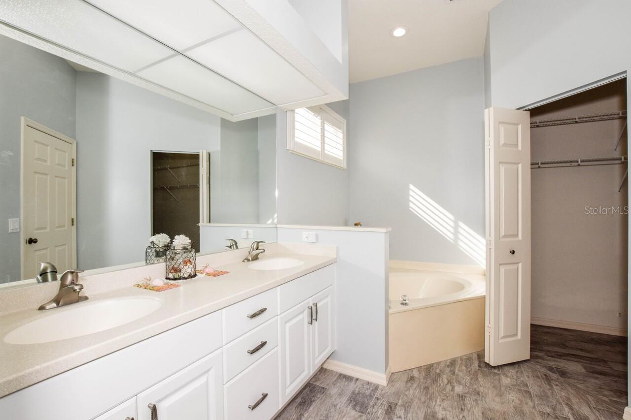 Image 19 of 63 For 834 Montrose Drive 9