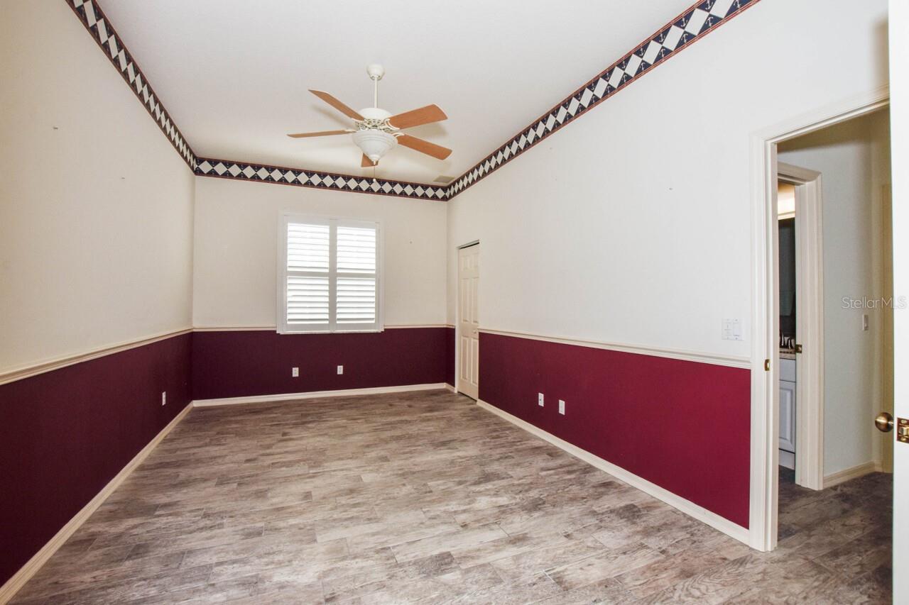 Image 20 of 63 For 834 Montrose Drive 9