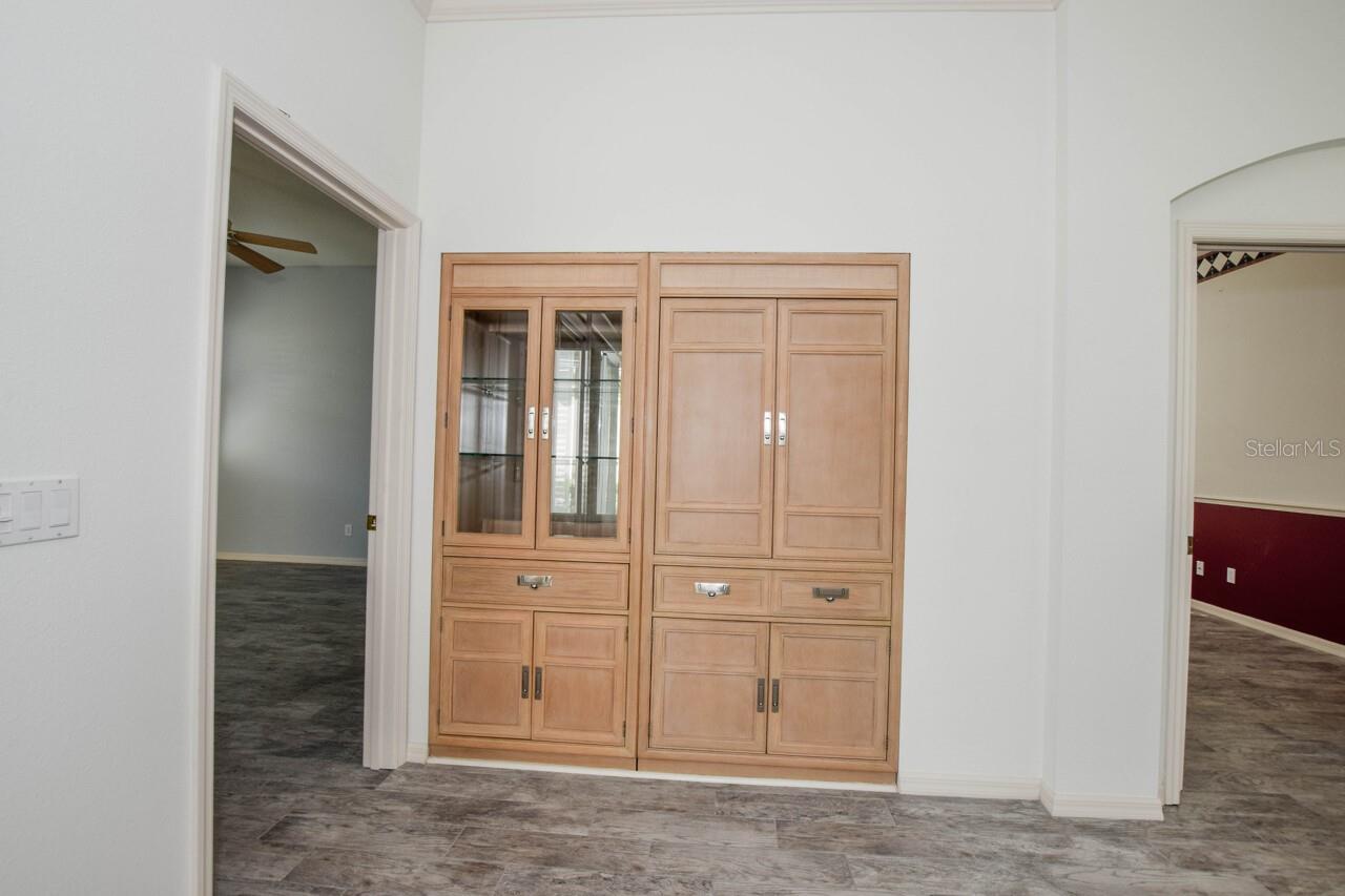 Image 28 of 63 For 834 Montrose Drive 9