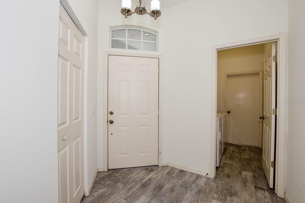 Image 4 of 63 For 834 Montrose Drive 9