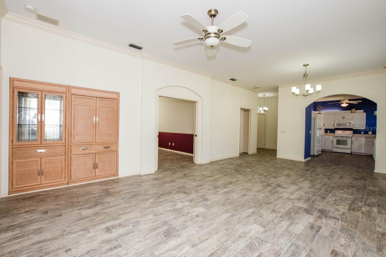 Image 8 of 63 For 834 Montrose Drive 9