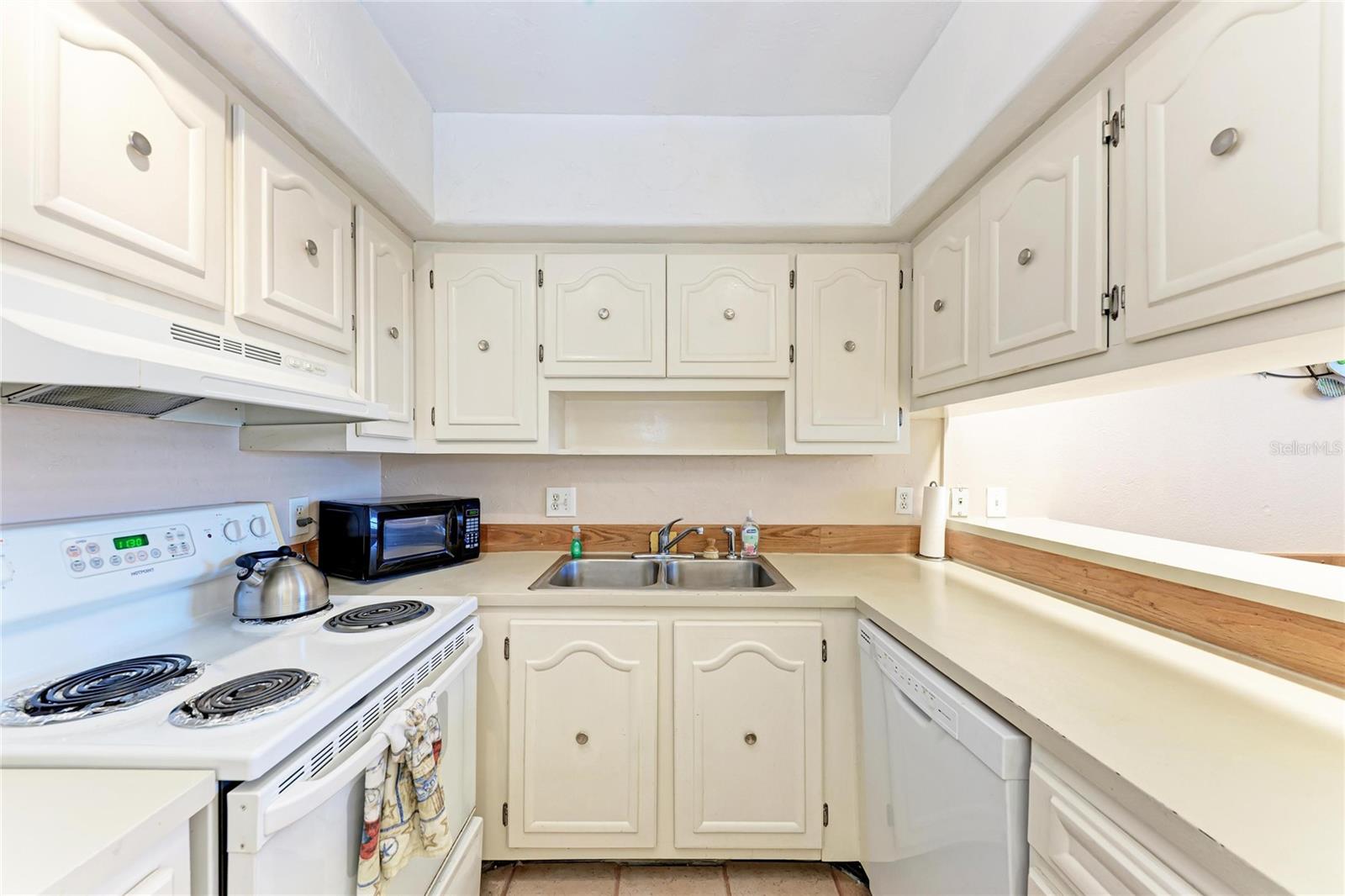 Image 14 of 44 For 3586 Cape Haze Drive B4