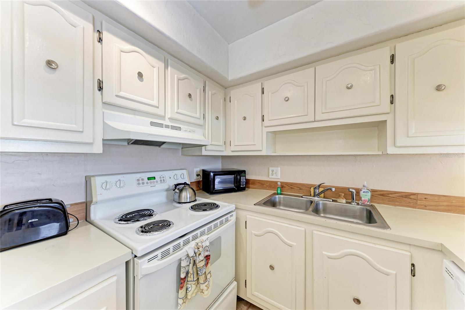 Image 15 of 44 For 3586 Cape Haze Drive B4