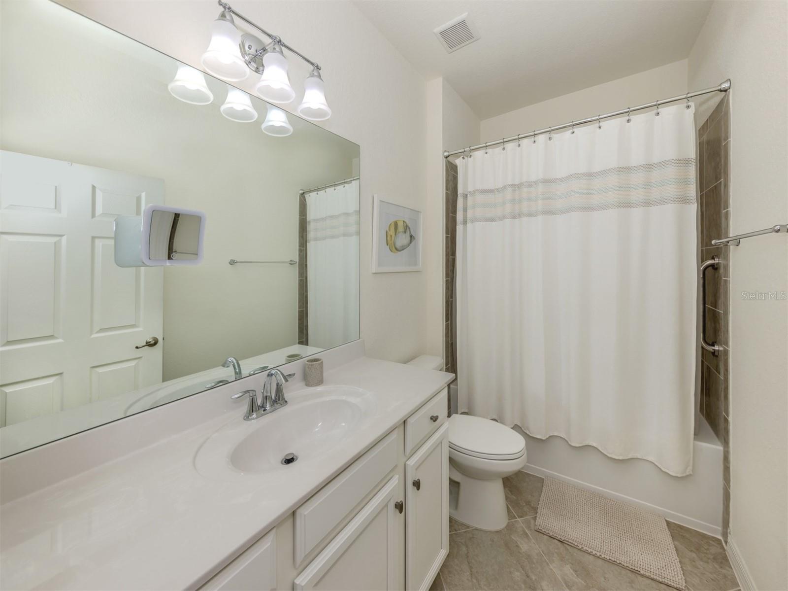 Image 16 of 38 For 12515 Felice Drive