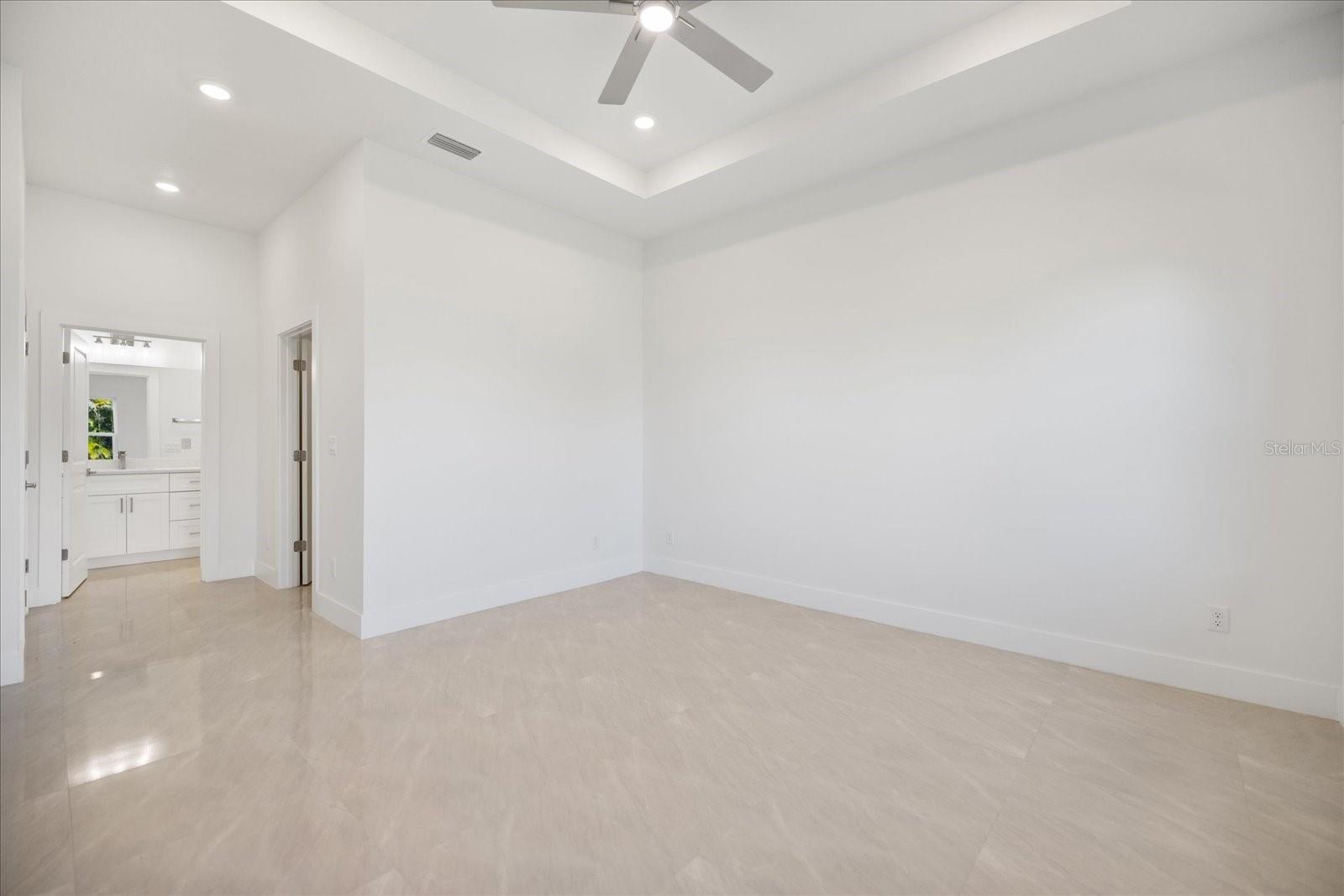 Image 21 of 40 For 398 Sunset Road N