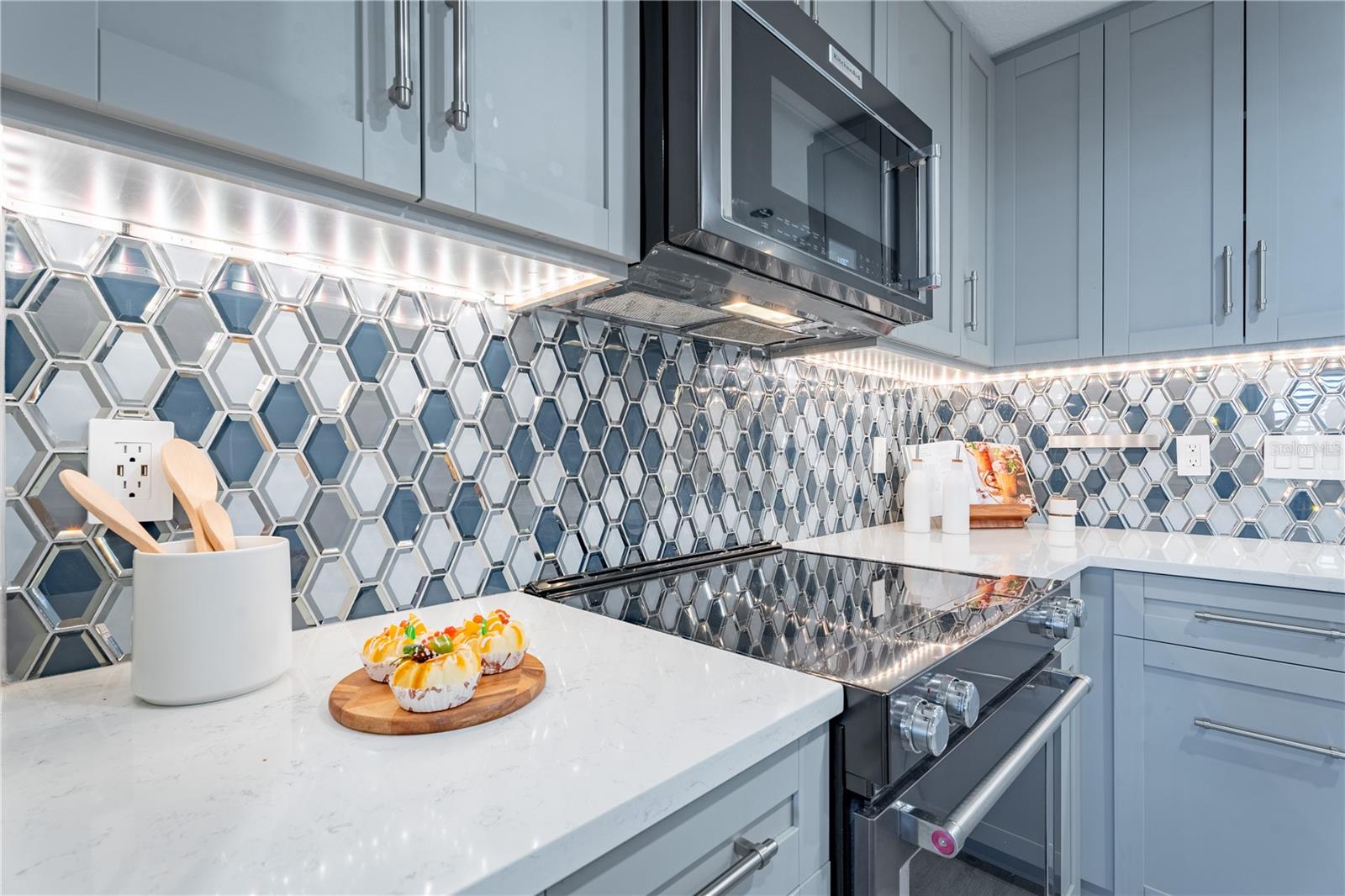 Image 13 of 43 For 157 Tampa Avenue E 706