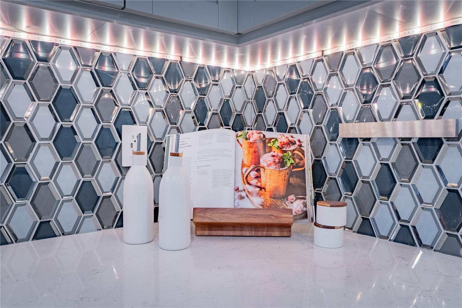 Image 14 of 43 For 157 Tampa Avenue E 706