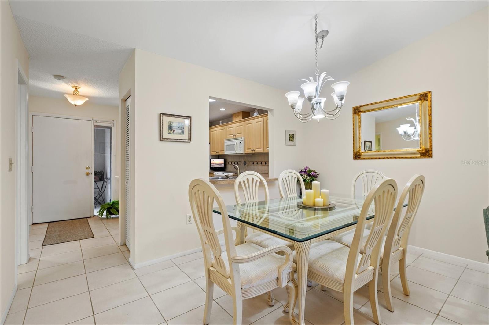 Image 14 of 75 For 608 Pinebrook Crescent 8