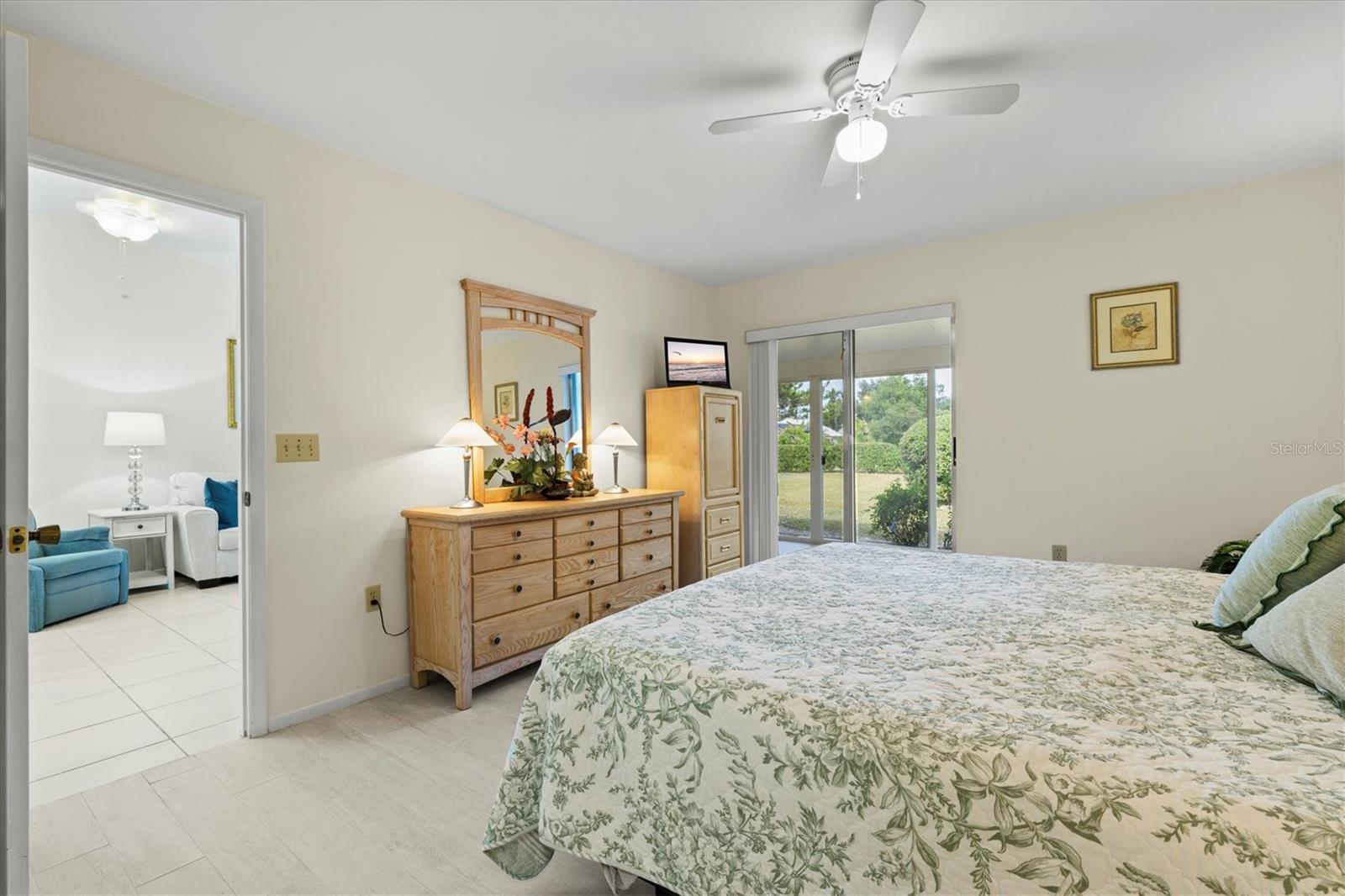 Image 22 of 75 For 608 Pinebrook Crescent 8