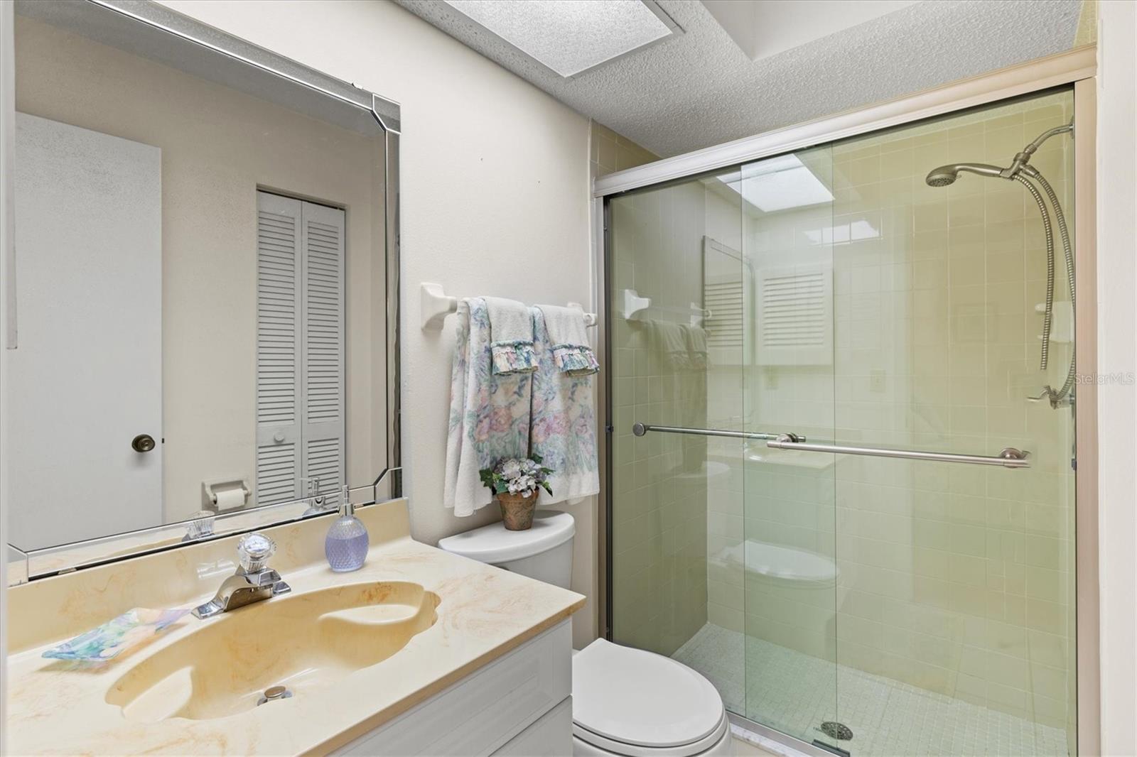 Image 23 of 75 For 608 Pinebrook Crescent 8