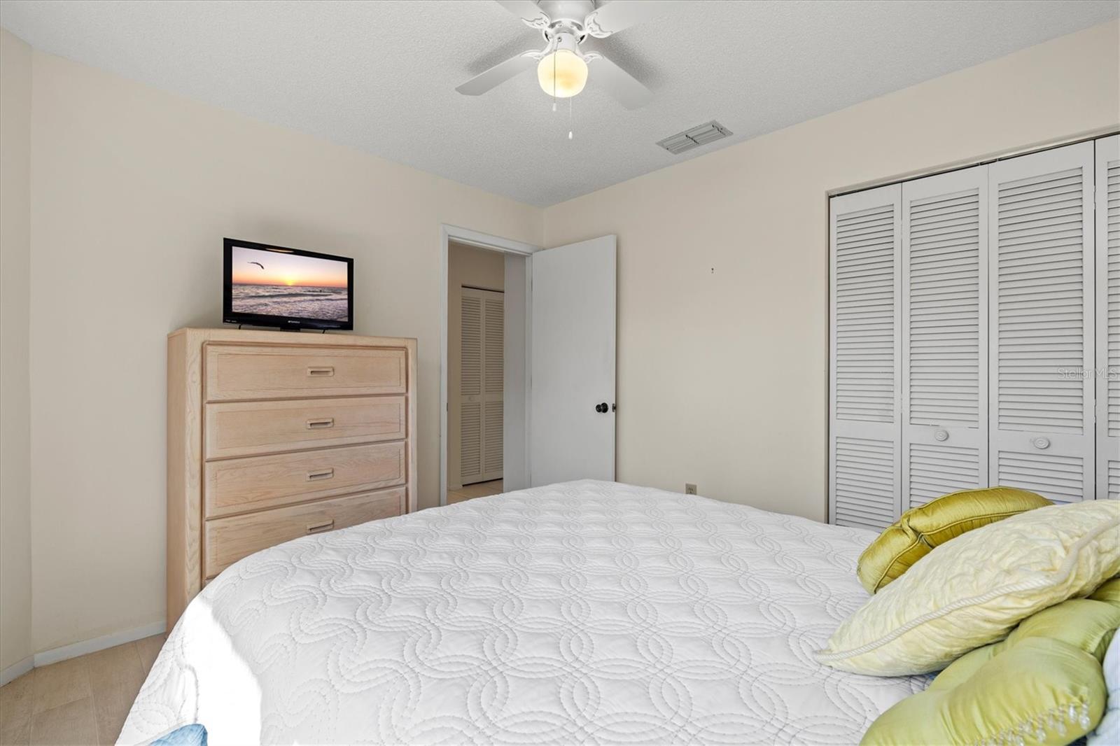 Image 24 of 75 For 608 Pinebrook Crescent 8