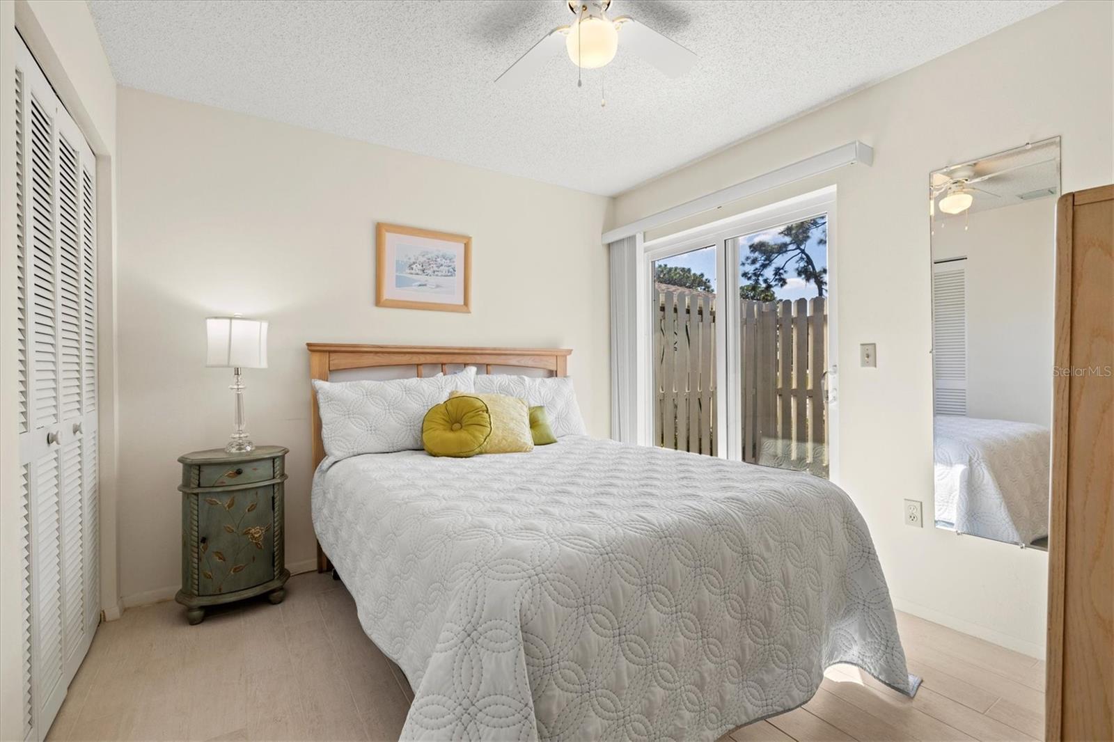 Image 25 of 75 For 608 Pinebrook Crescent 8