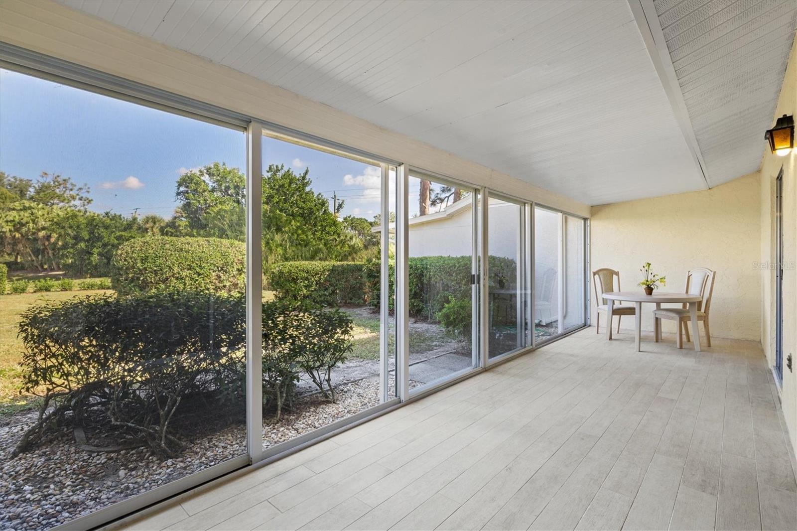 Image 27 of 75 For 608 Pinebrook Crescent 8