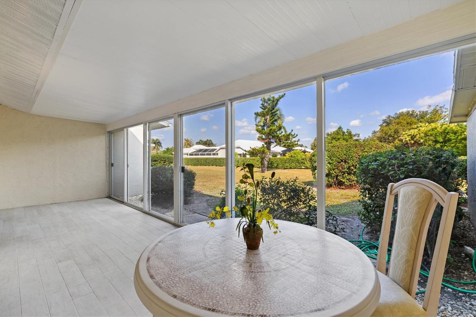 Image 28 of 75 For 608 Pinebrook Crescent 8