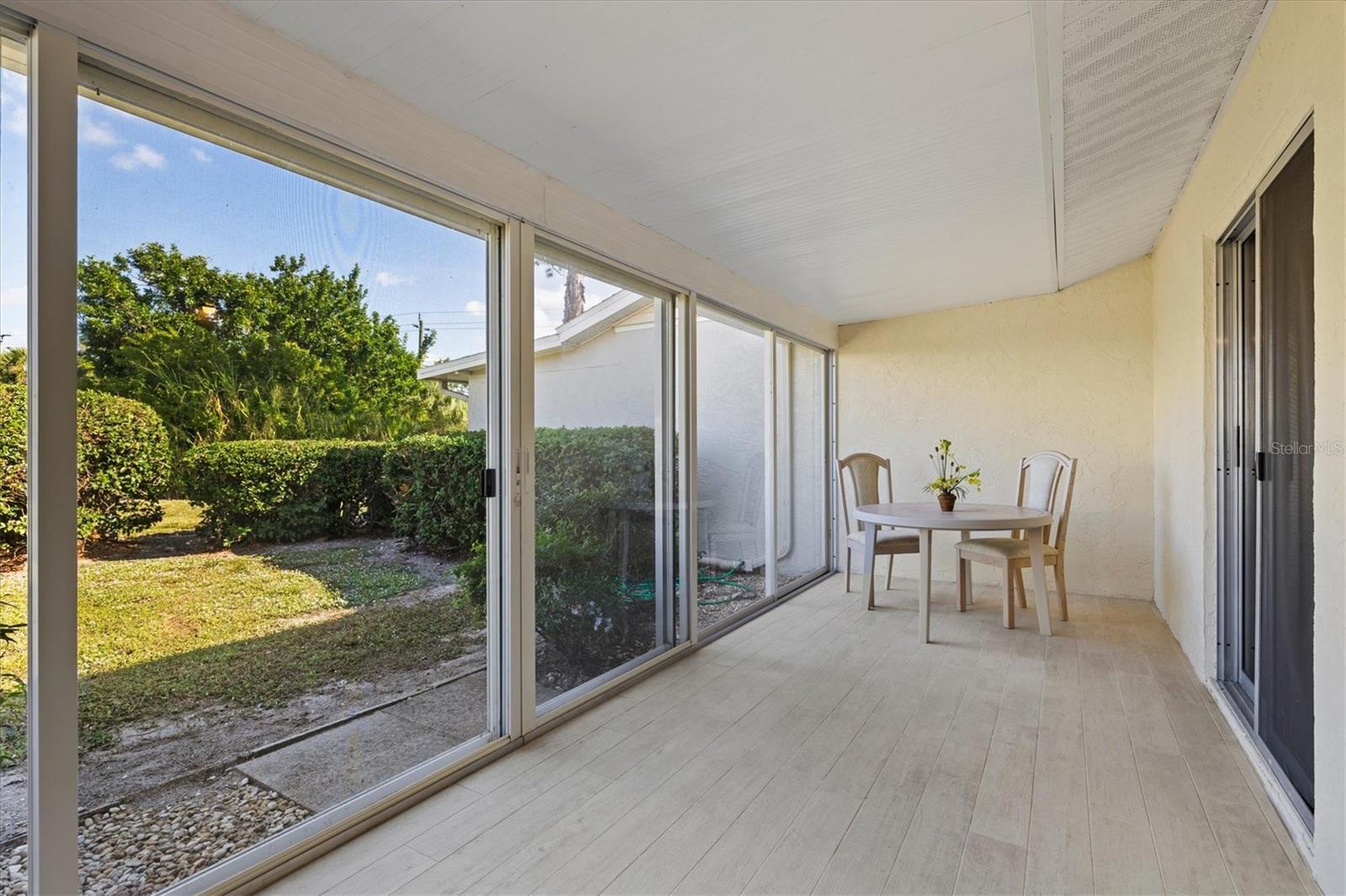 Image 29 of 75 For 608 Pinebrook Crescent 8