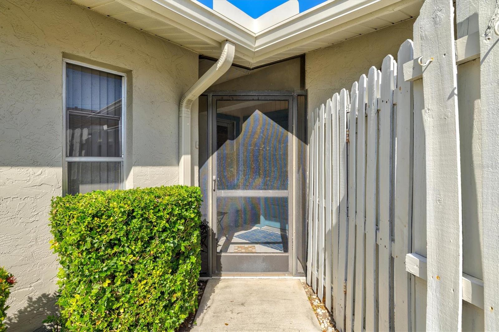 Image 3 of 75 For 608 Pinebrook Crescent 8