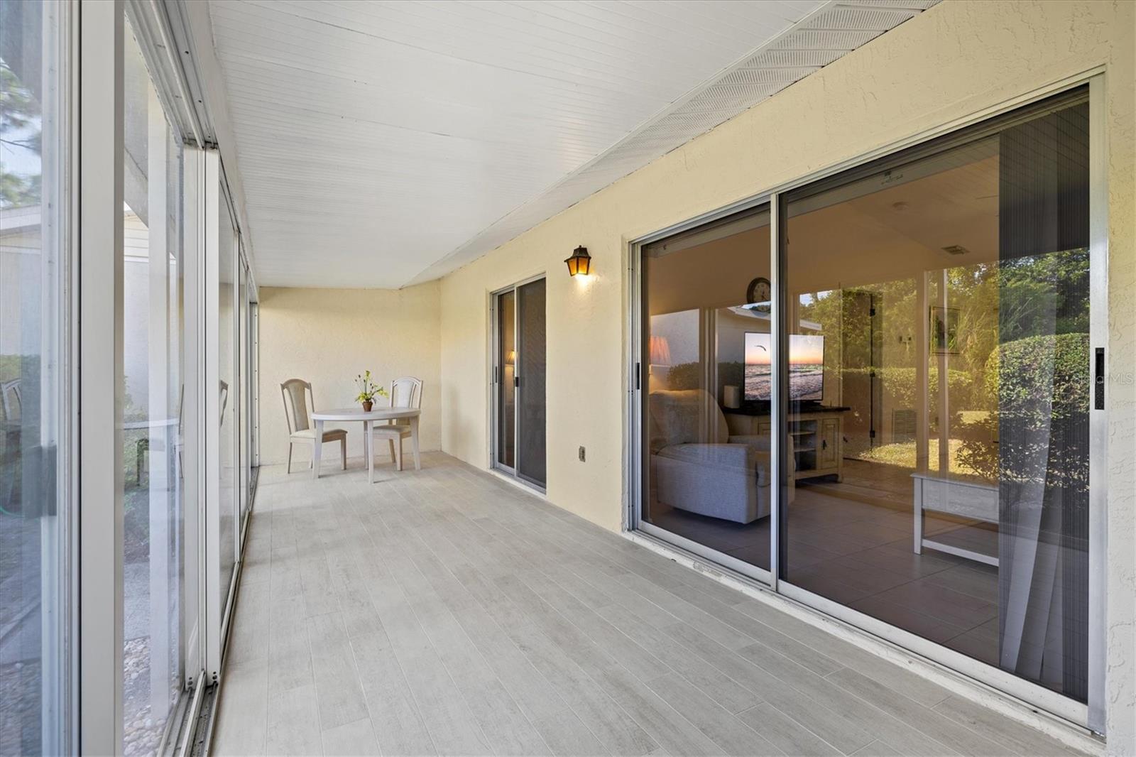 Image 30 of 75 For 608 Pinebrook Crescent 8