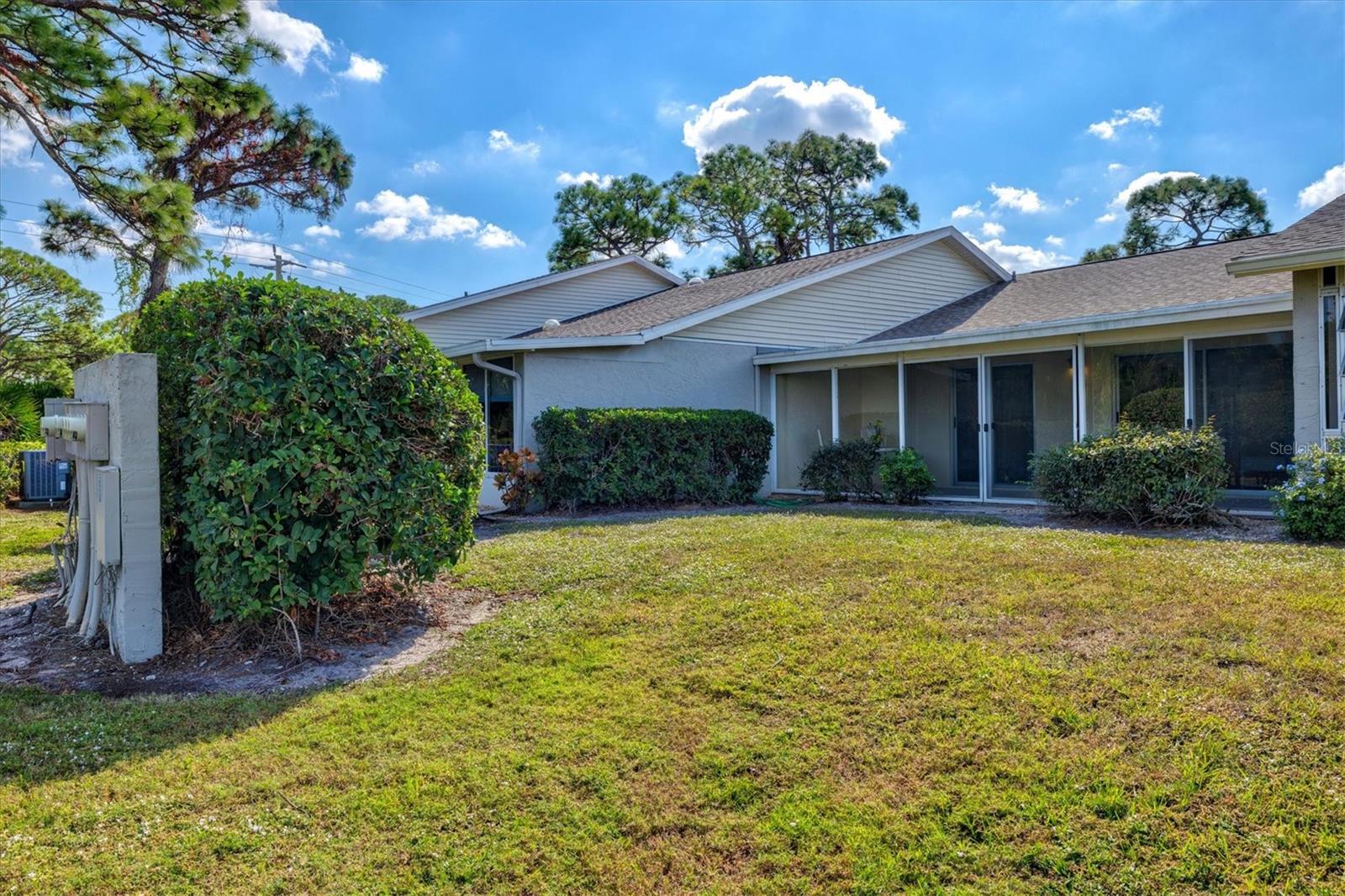 Image 31 of 75 For 608 Pinebrook Crescent 8