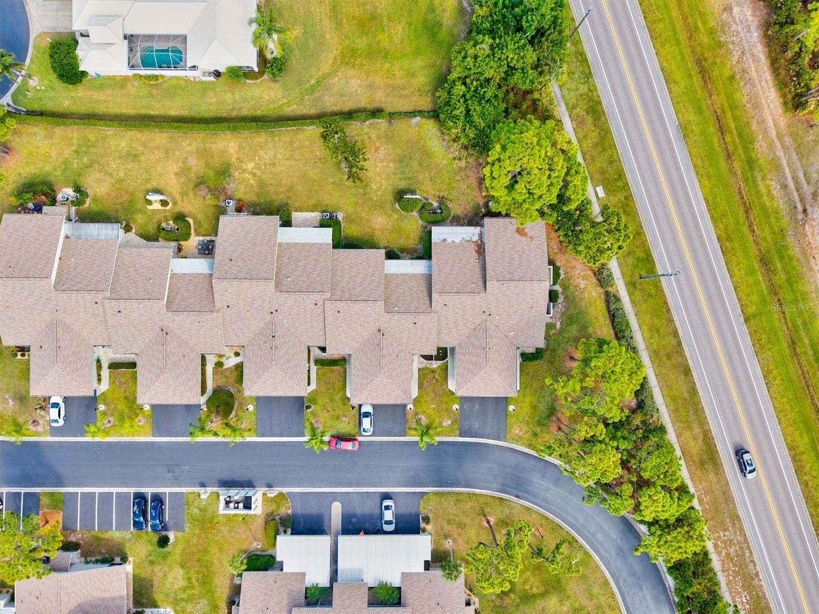 Image 43 of 75 For 608 Pinebrook Crescent 8