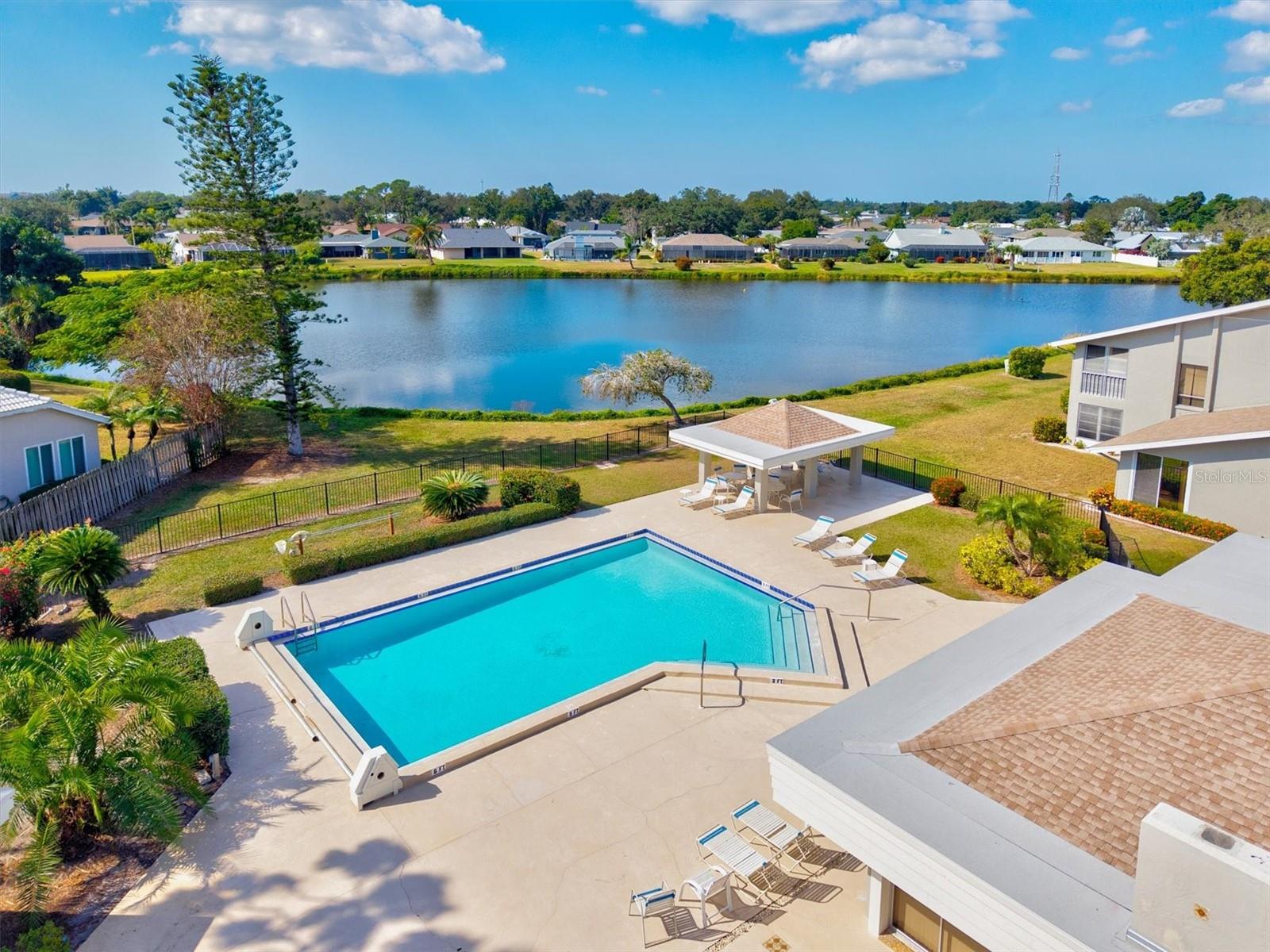 Image 49 of 75 For 608 Pinebrook Crescent 8