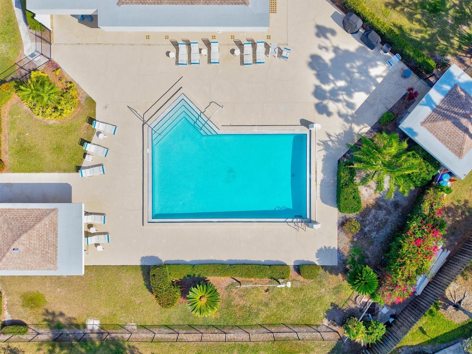 Image 51 of 75 For 608 Pinebrook Crescent 8