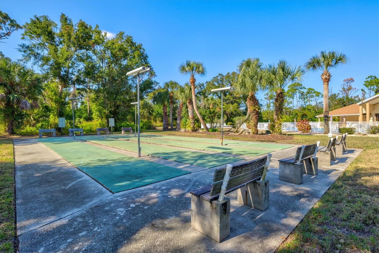 Image 63 of 75 For 608 Pinebrook Crescent 8