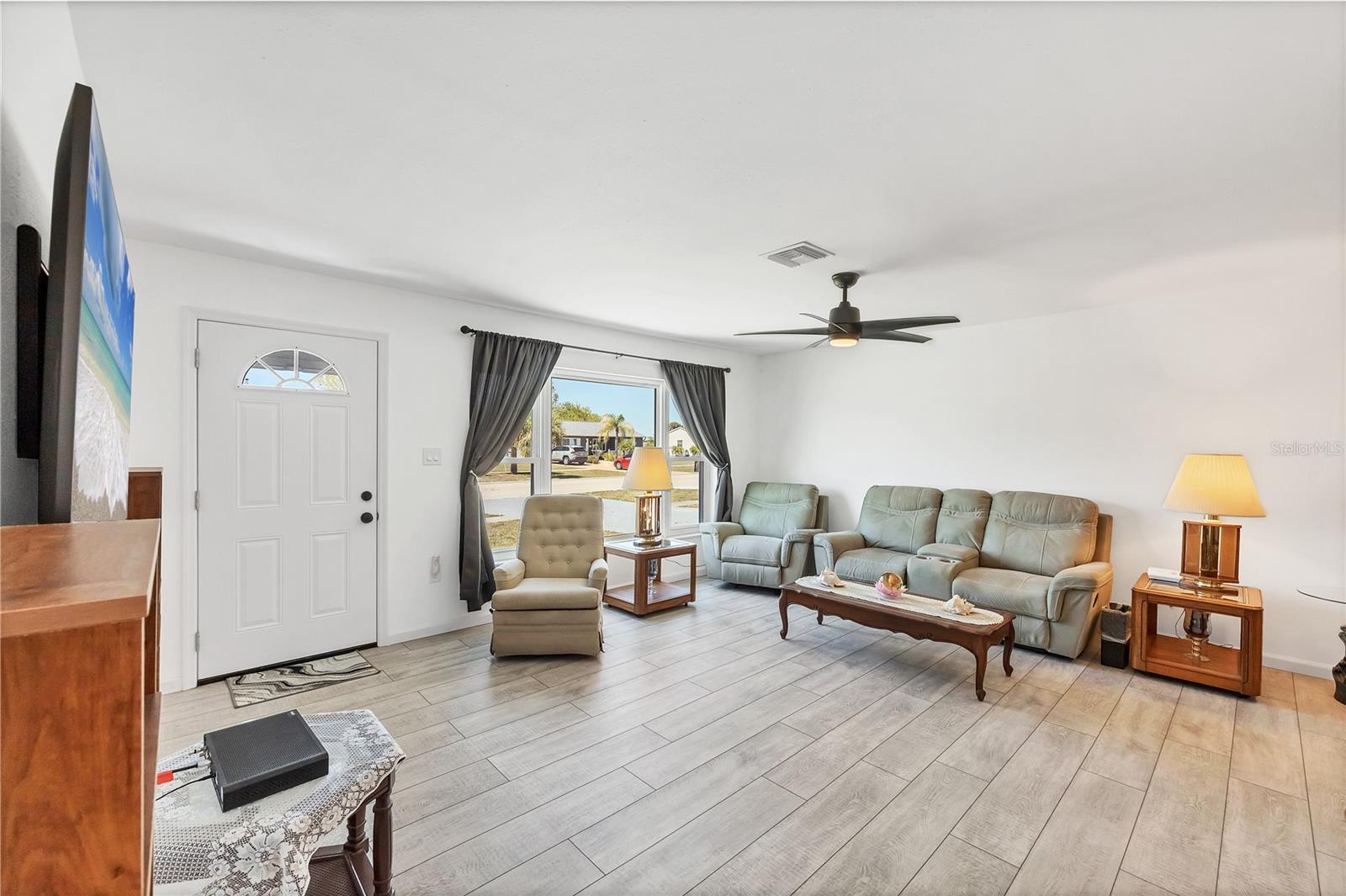 Image 3 of 34 For 6392 Coliseum Boulevard