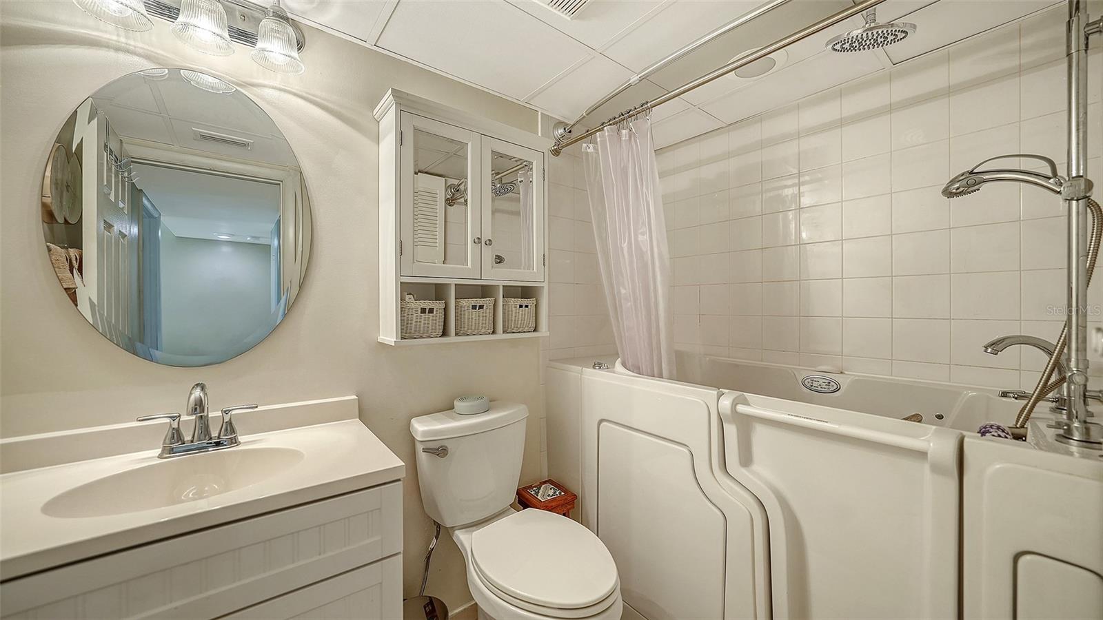 Image 17 of 39 For 200 The Esplanade N A2