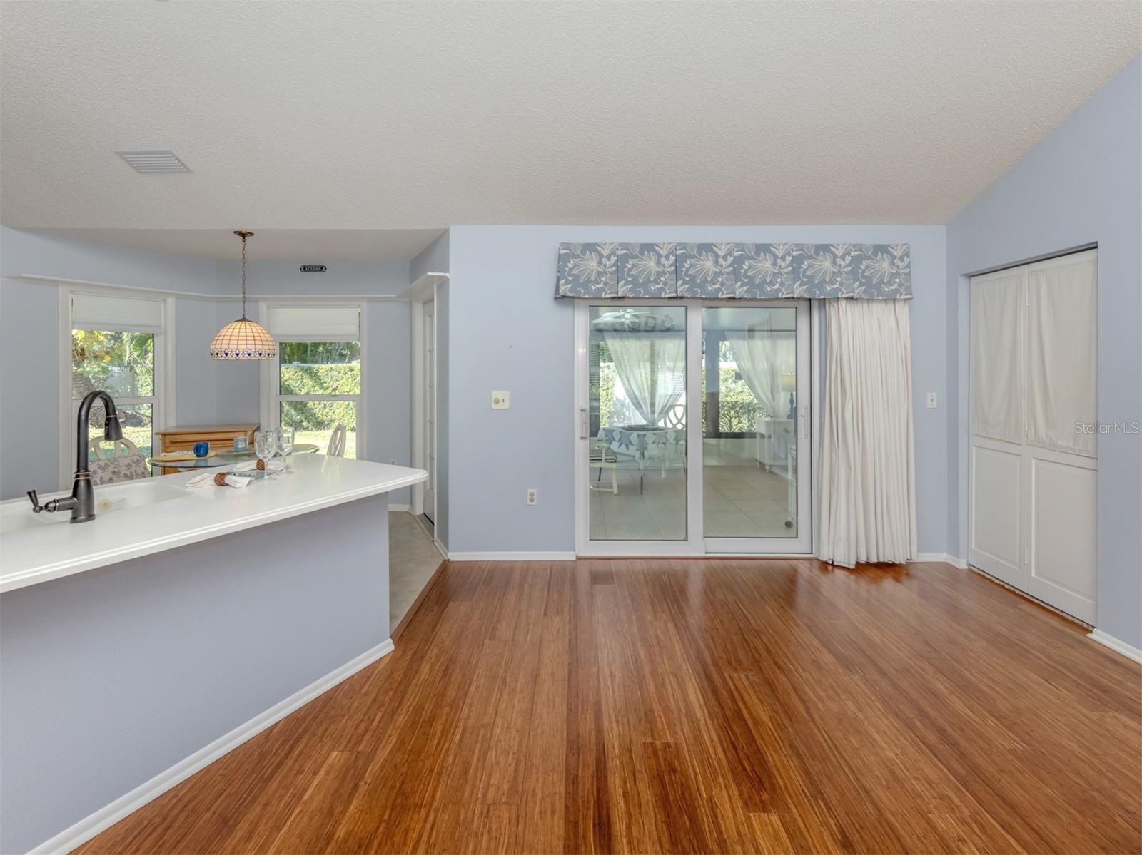 Image 10 of 50 For 264 Laurel Hollow Drive 31