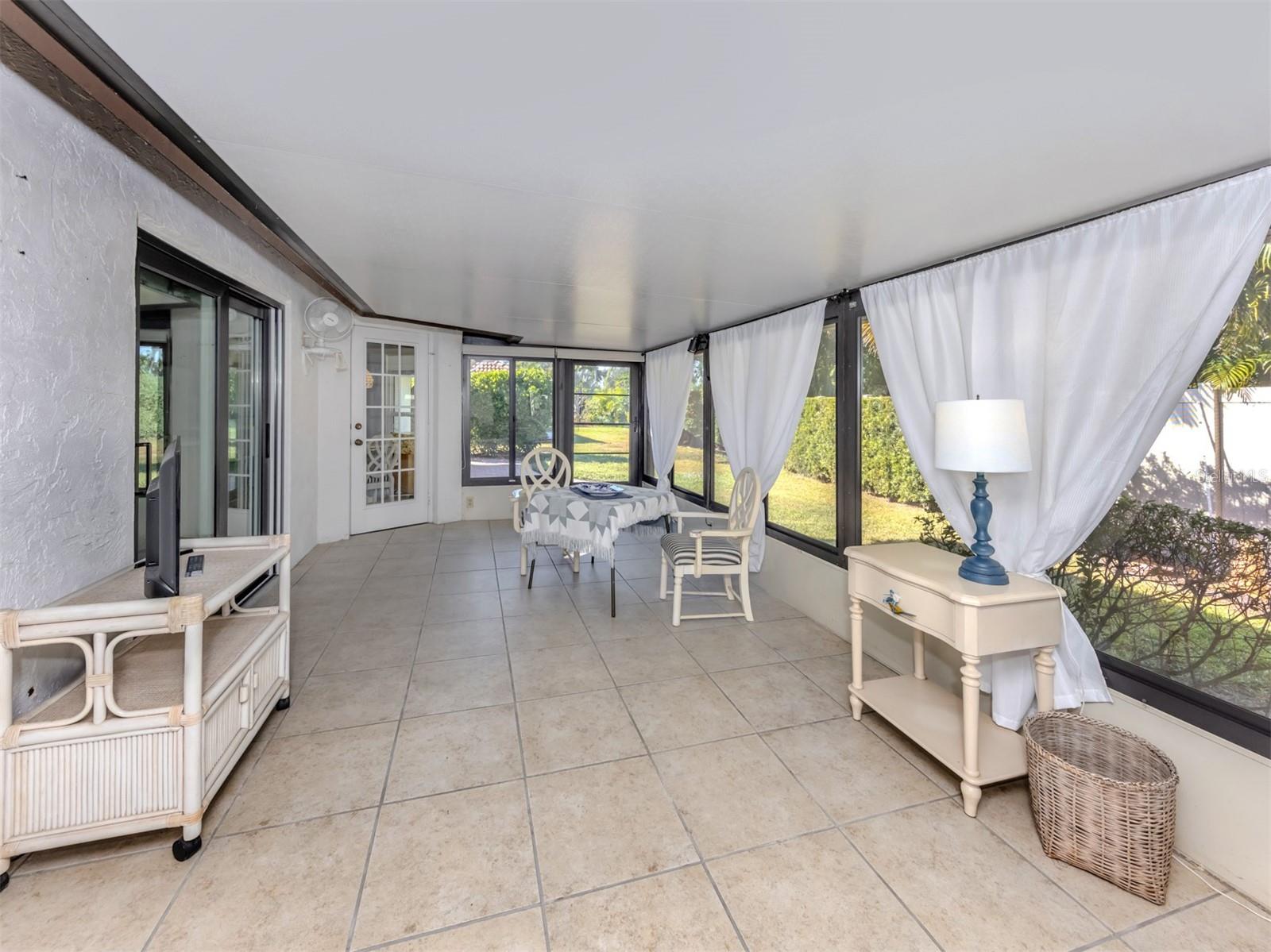 Image 25 of 50 For 264 Laurel Hollow Drive 31