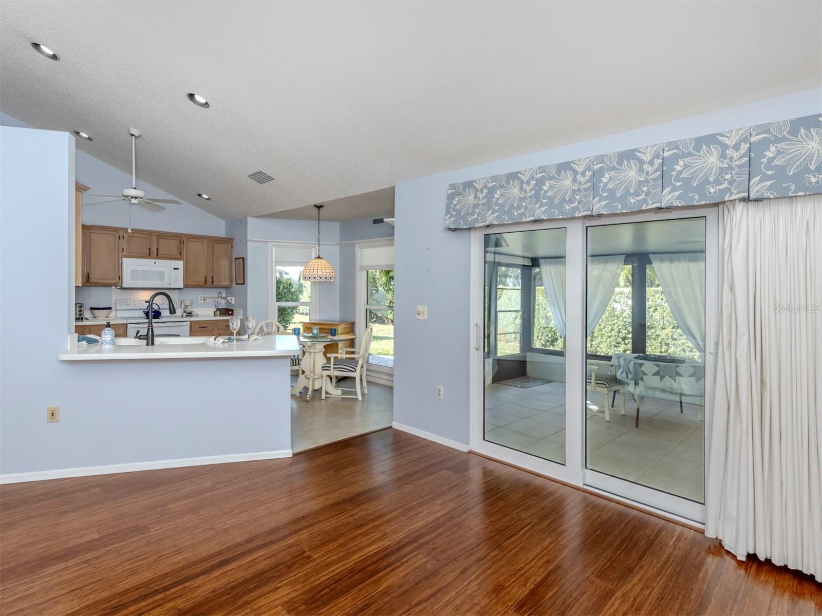 Image 9 of 50 For 264 Laurel Hollow Drive 31