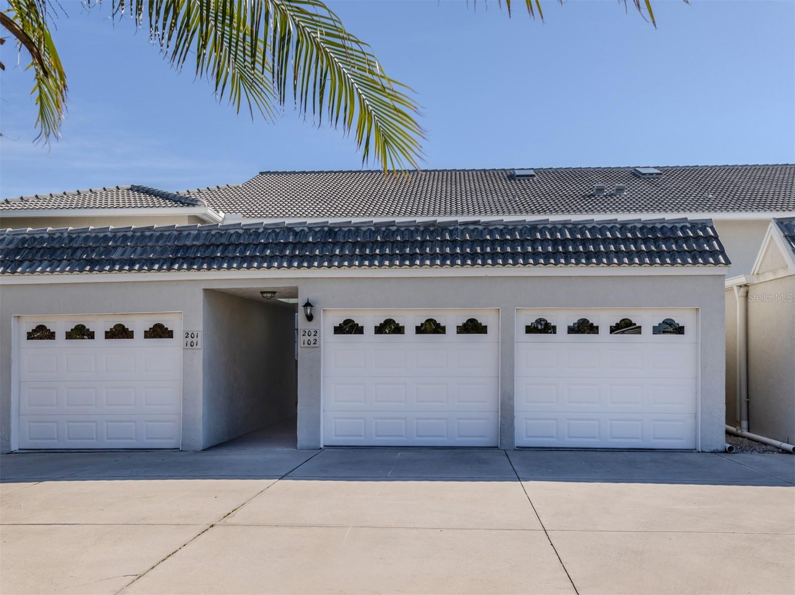 Image 3 of 57 For 936 Capri Isles Boulevard 102