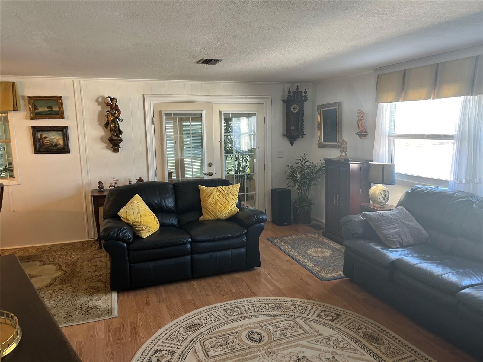 Image 10 of 52 For 922 Cortina Boulevard