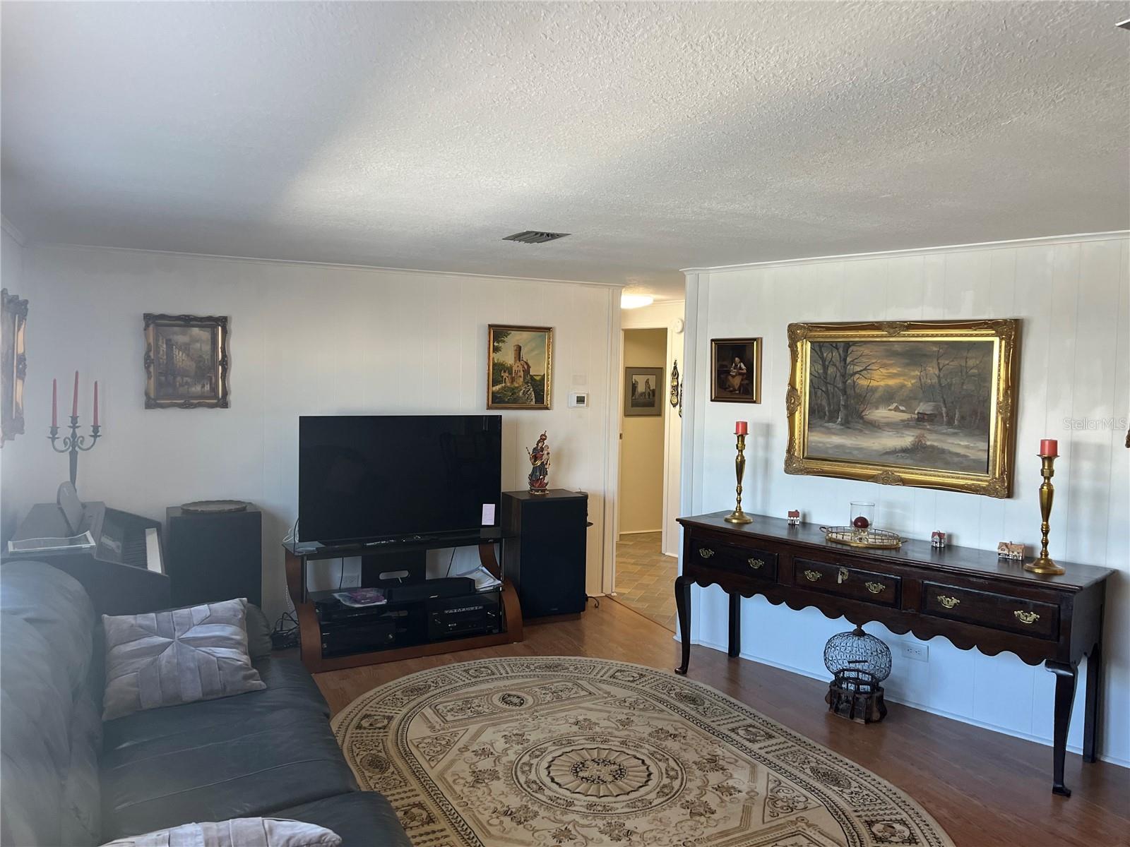 Image 16 of 52 For 922 Cortina Boulevard