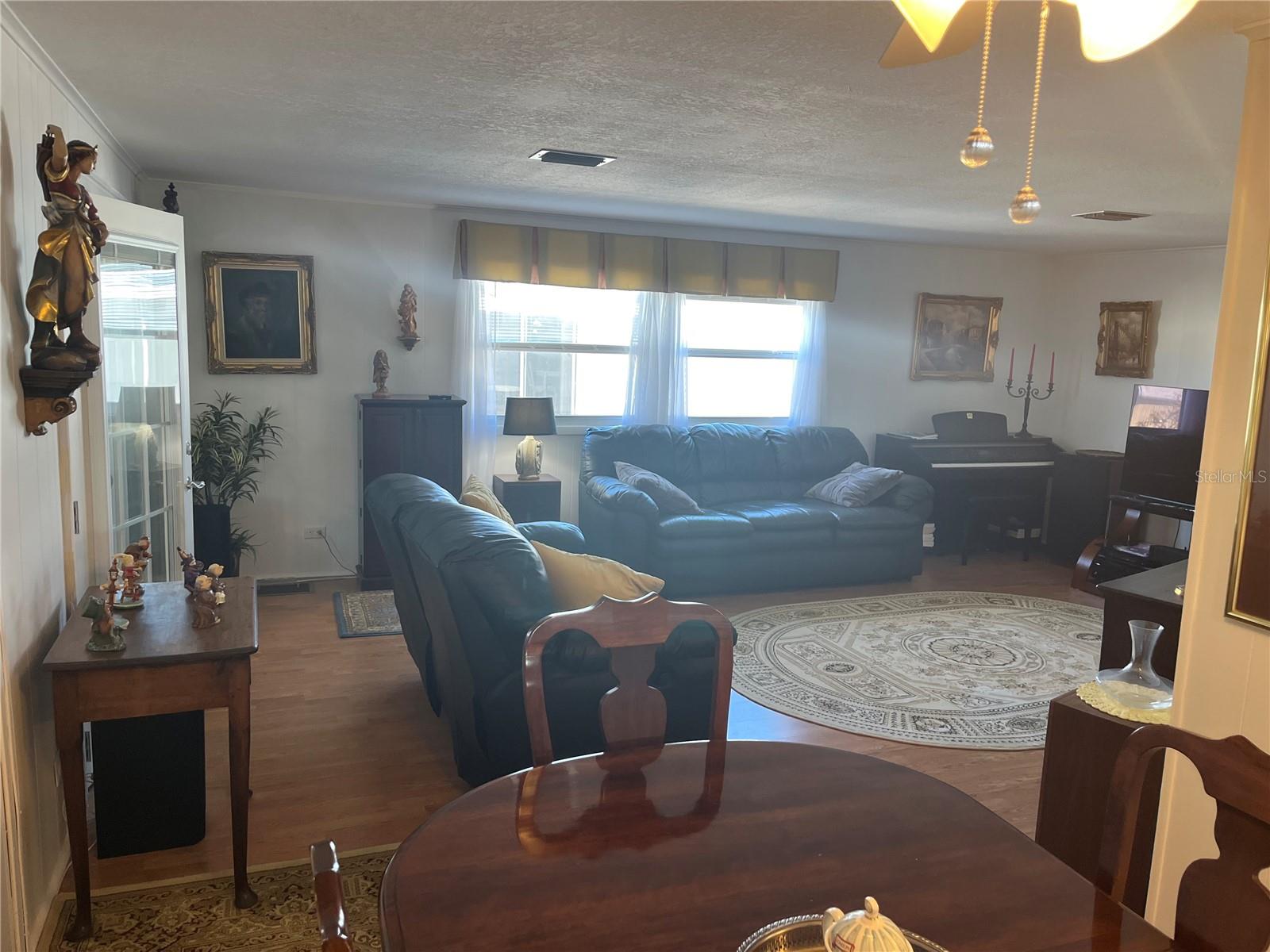 Image 18 of 52 For 922 Cortina Boulevard