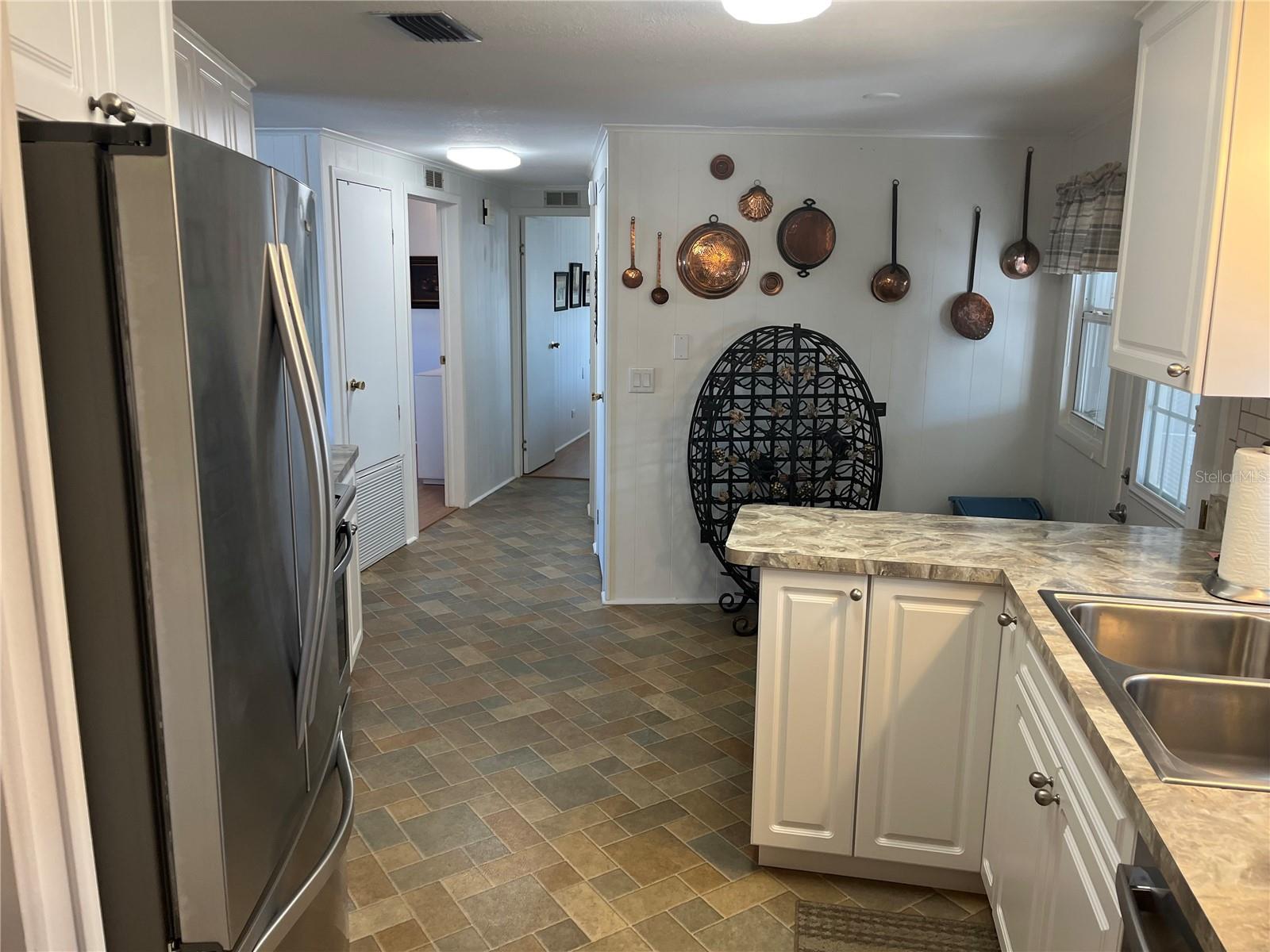 Image 20 of 52 For 922 Cortina Boulevard