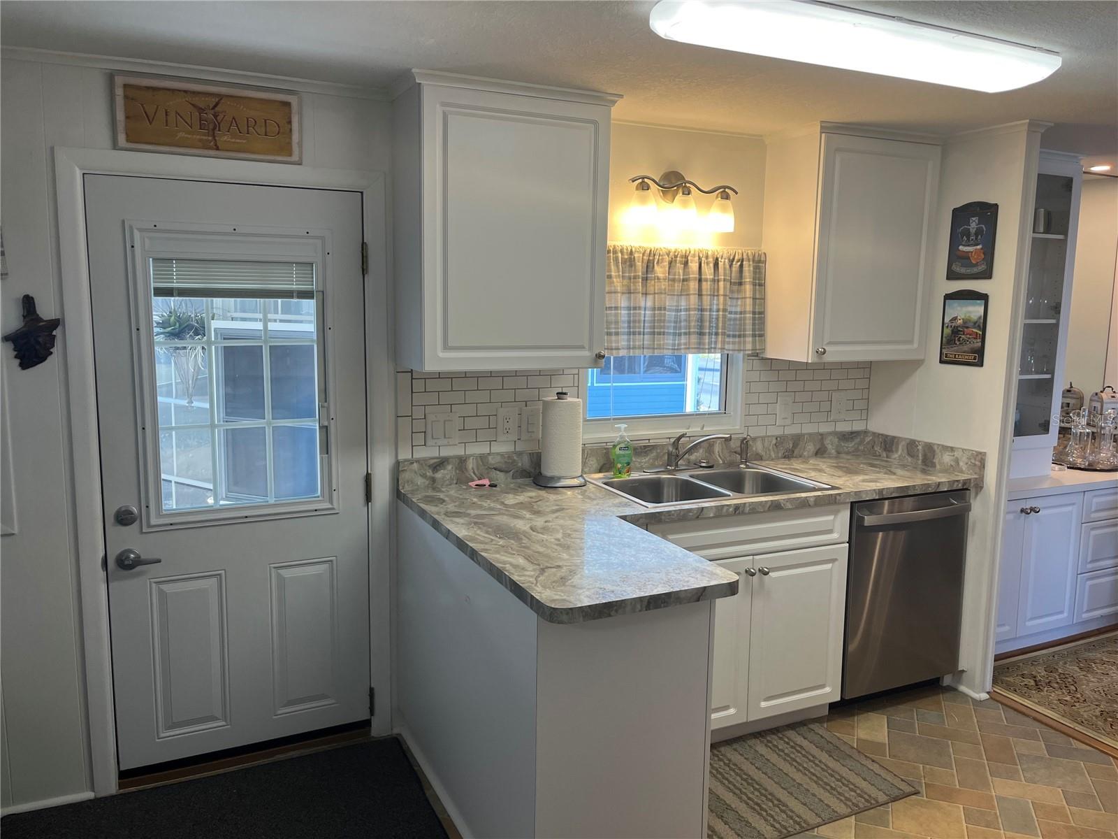 Image 22 of 52 For 922 Cortina Boulevard