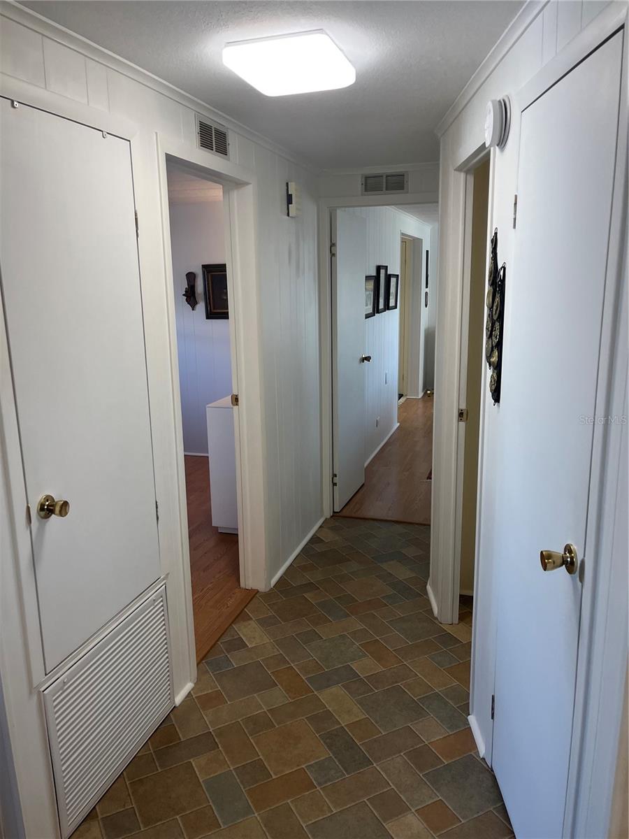 Image 25 of 52 For 922 Cortina Boulevard