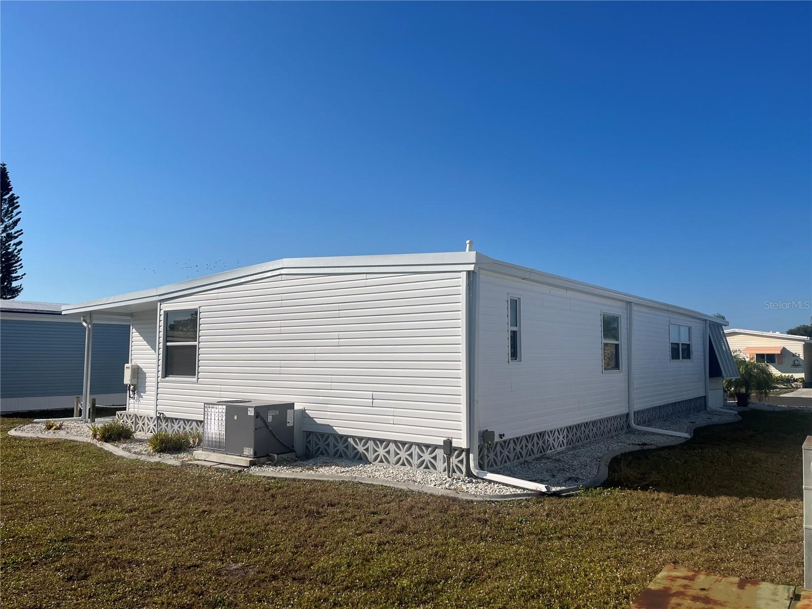 Image 3 of 52 For 922 Cortina Boulevard