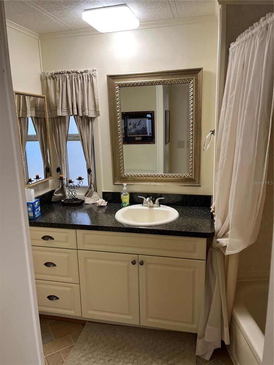 Image 32 of 52 For 922 Cortina Boulevard