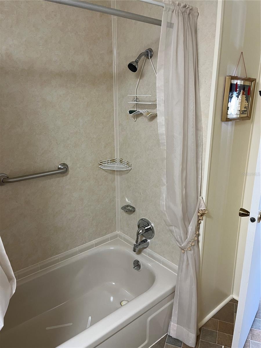 Image 33 of 52 For 922 Cortina Boulevard