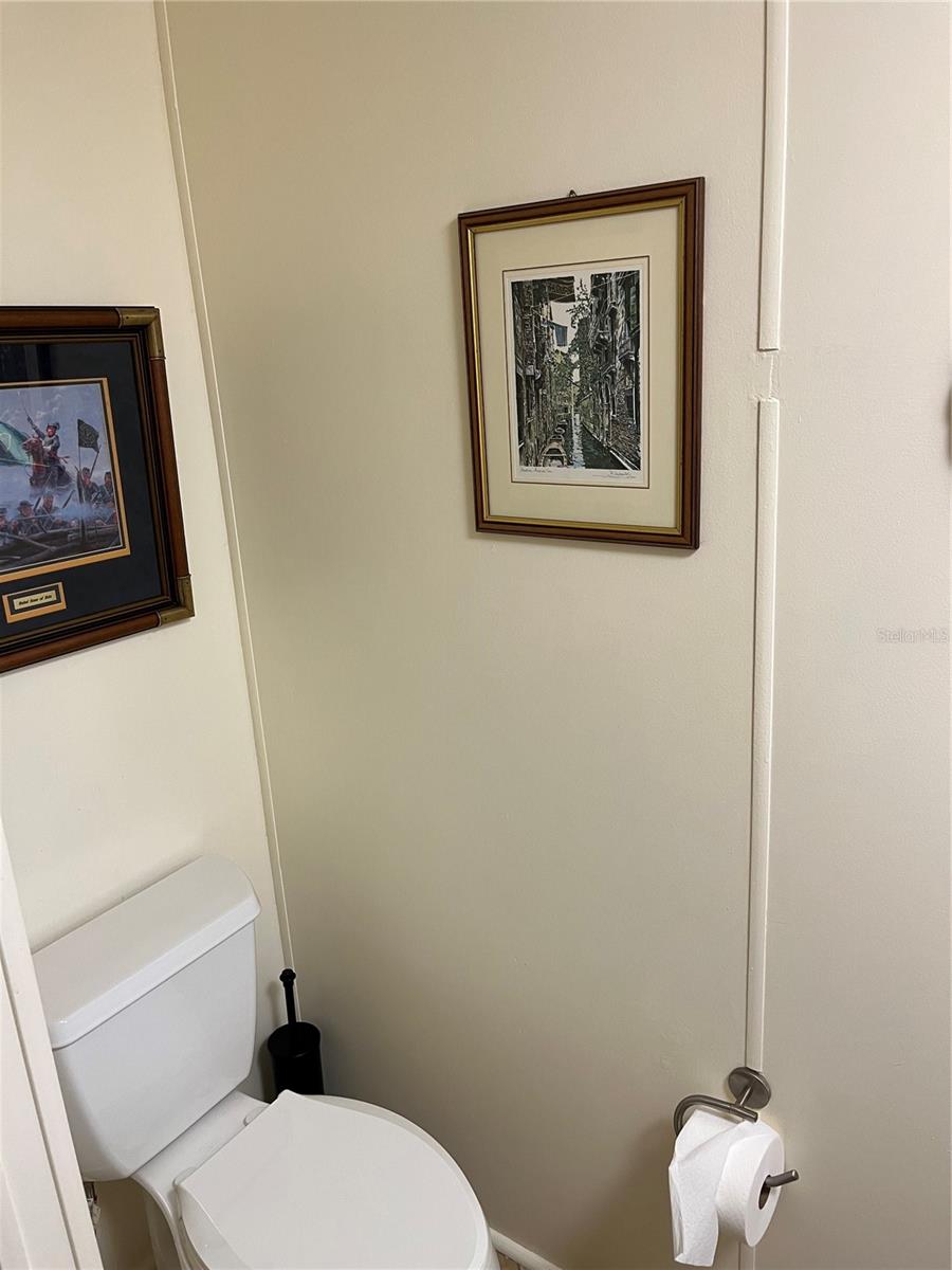 Image 34 of 52 For 922 Cortina Boulevard