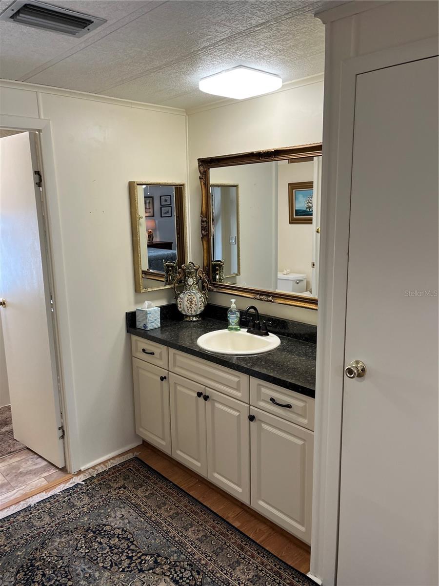 Image 43 of 52 For 922 Cortina Boulevard