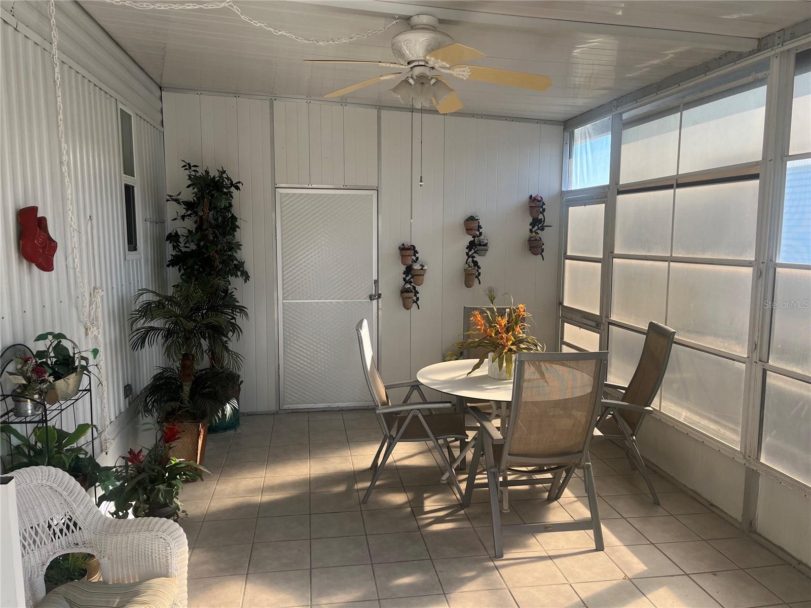 Image 6 of 52 For 922 Cortina Boulevard