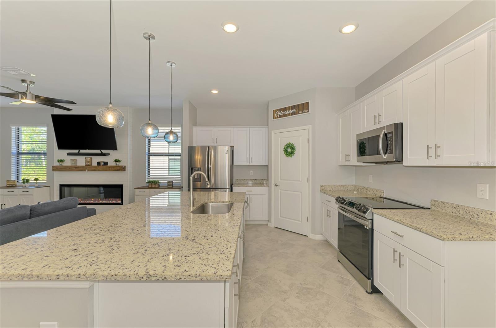 Image 17 of 66 For 15952 Honey Suckle Street