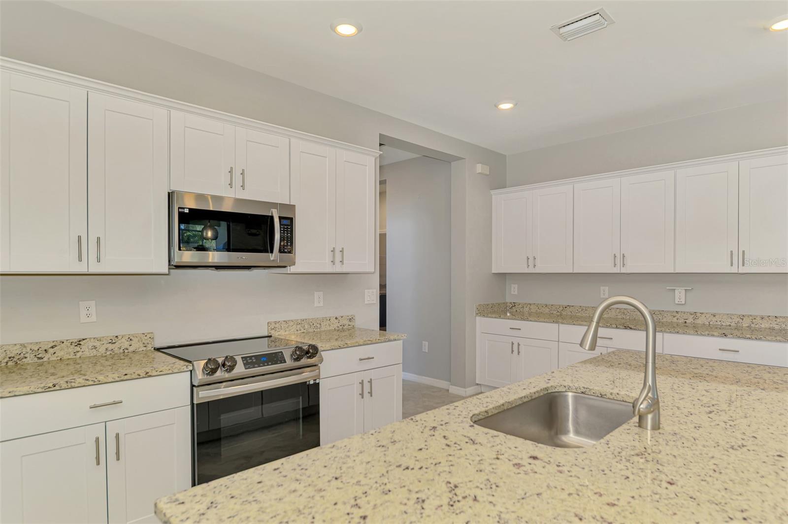 Image 18 of 66 For 15952 Honey Suckle Street