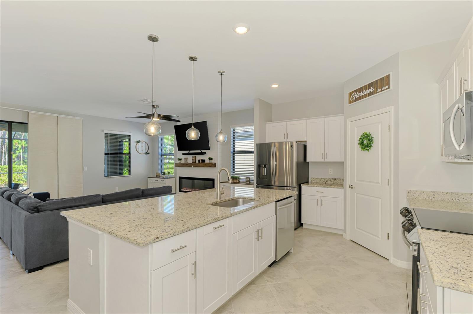 Image 19 of 66 For 15952 Honey Suckle Street